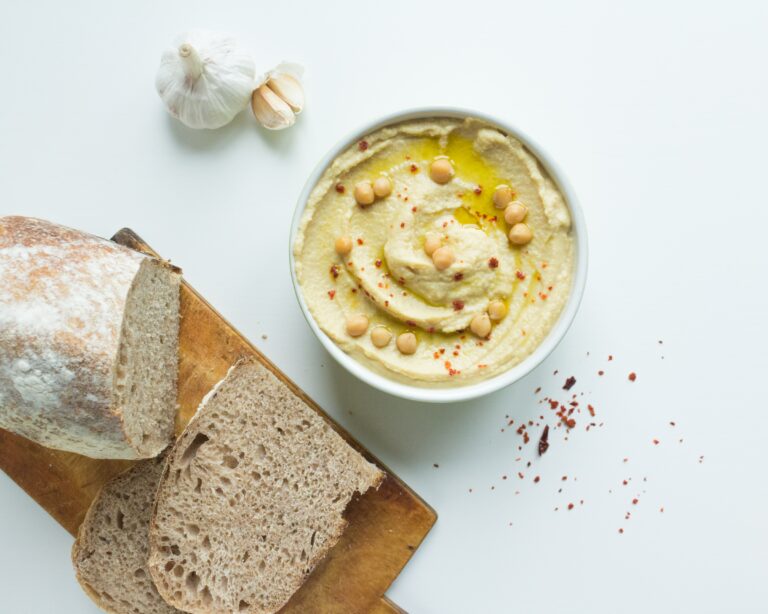 Hummus mit Brot